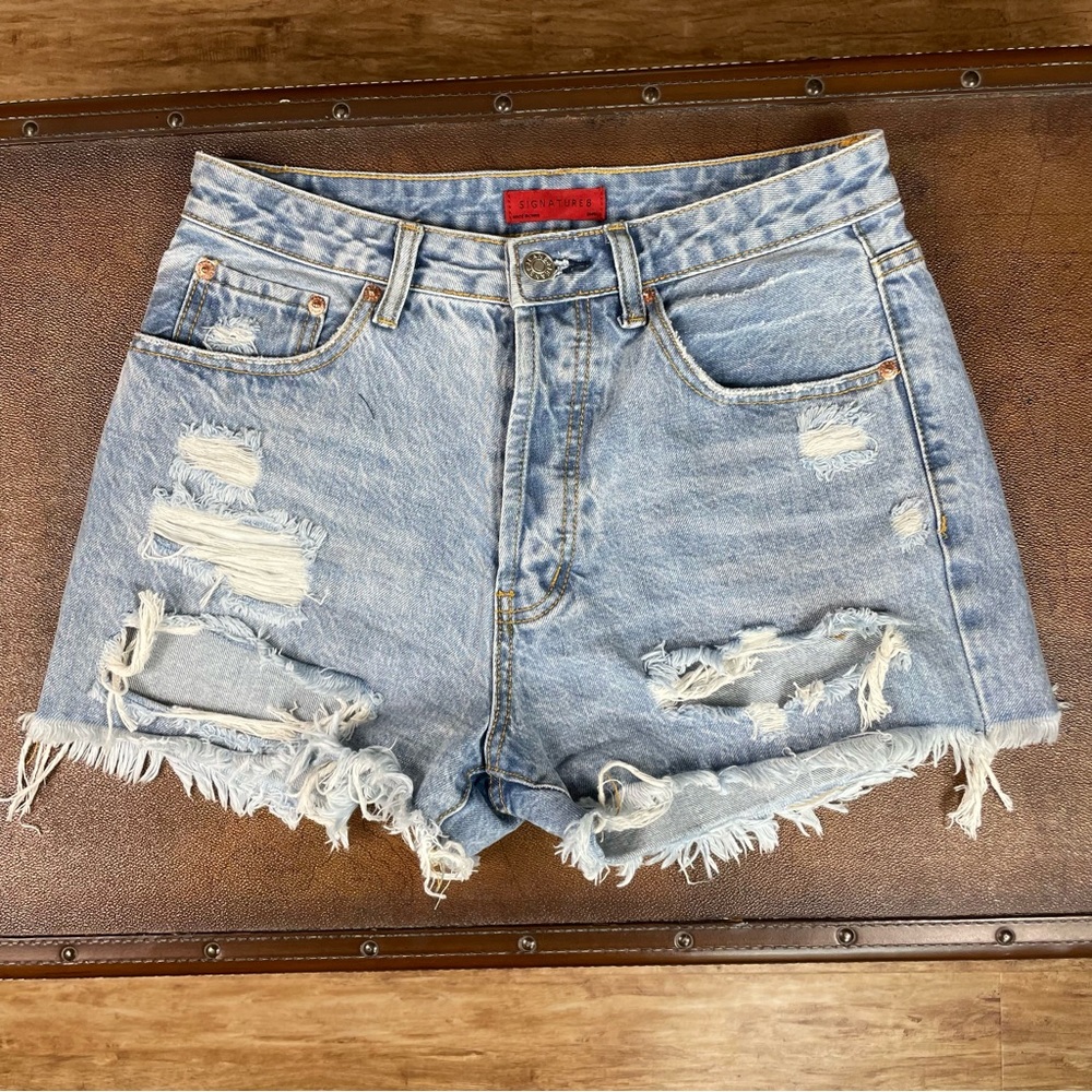 ASOS Signature8 High Rise Take The Short Cut Denim. SZ:S.